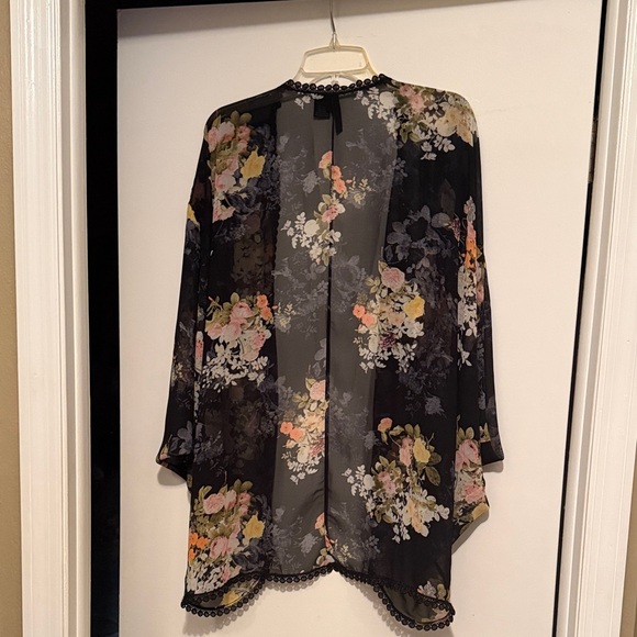 New Directions Black and White Sheer Kimono - Picture 3 of 5